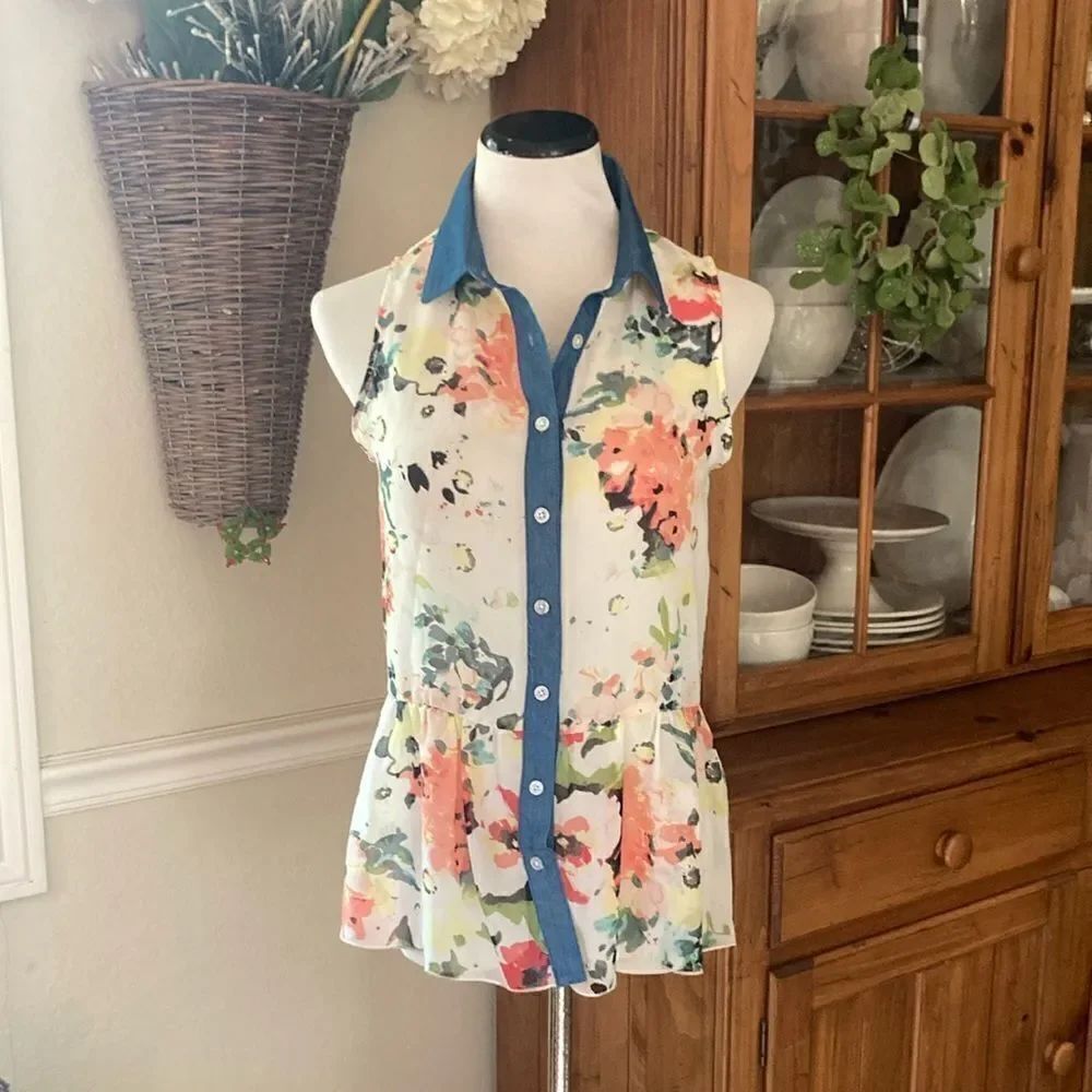 Charlotte Ruse Floral Watercolor Sheer Button Up Sleeveless Shirt Size Medium